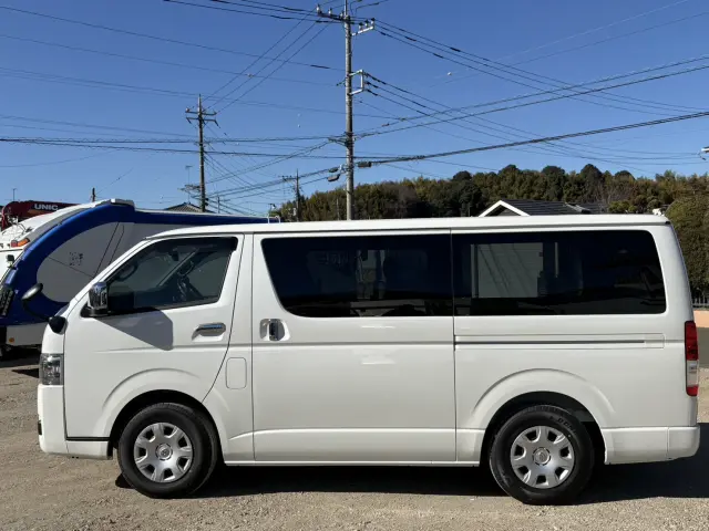トヨタ ハイエースバン 3DF-GDH201V(2WD)の写真6