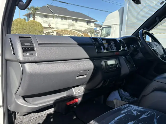 トヨタ ハイエースバン 3DF-GDH201V(2WD)の写真25