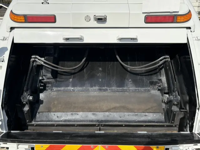 いすゞ エルフ TKG-NPR85YN(2WD)の写真11