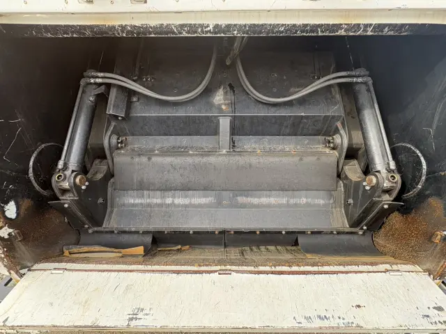 いすゞ フォワード PKG-FSR90(2WD)の写真11