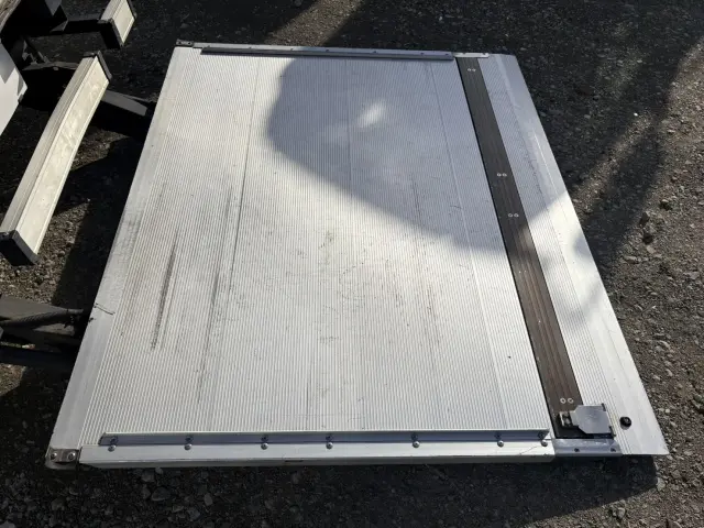 いすゞ エルフ TKG-NMR85N(2WD)の写真11