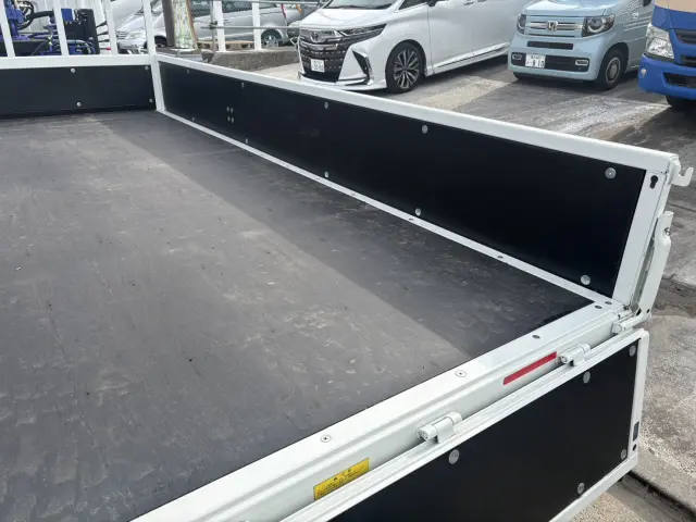 三菱 キャンター 2RG-FEAV0(2WD)の写真11