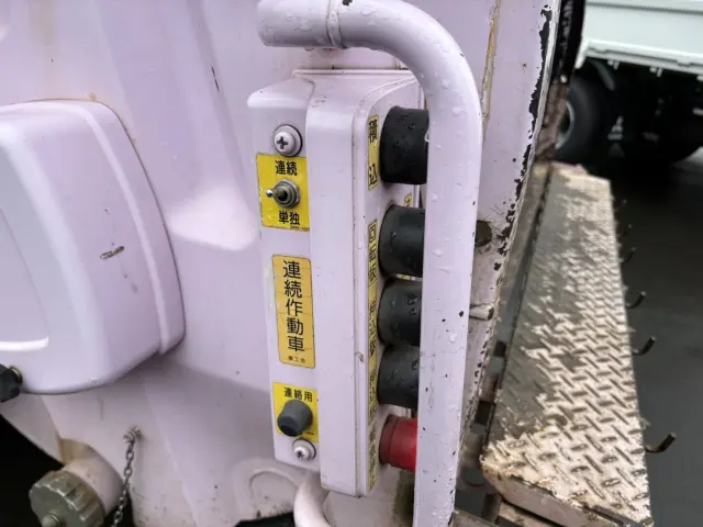 いすゞ エルフ TPG-NMR85N(2WD)の写真11