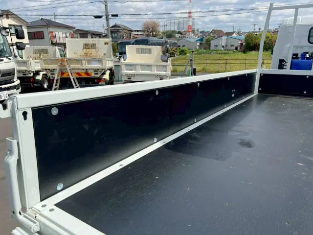 三菱 キャンター 2PG-FEB90(2WD)の写真10