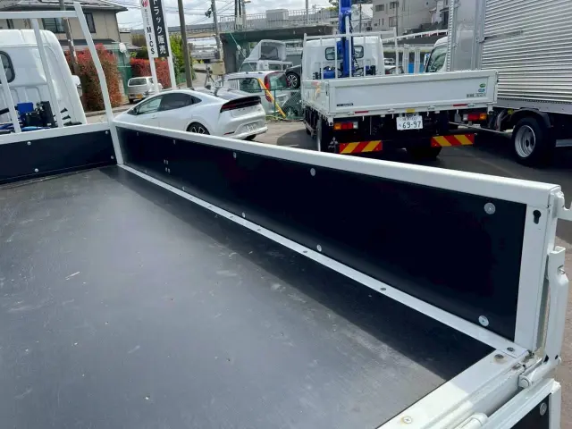 三菱 キャンター 2PG-FEB90(2WD)の写真11