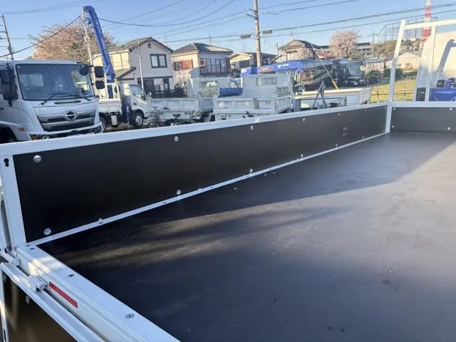 三菱 キャンター 2PG-FEB90(2WD)の写真8