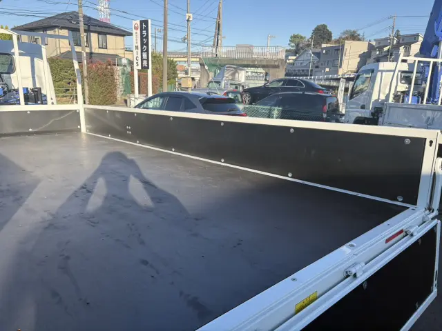 三菱 キャンター 2PG-FEB90(2WD)の写真9