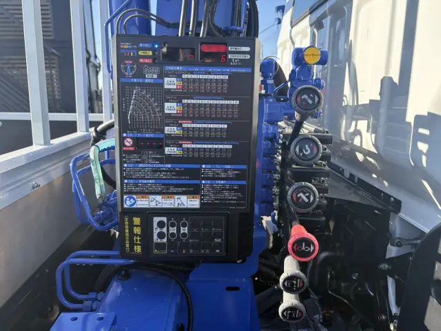 三菱 キャンター 2PG-FEB90(2WD)の写真17