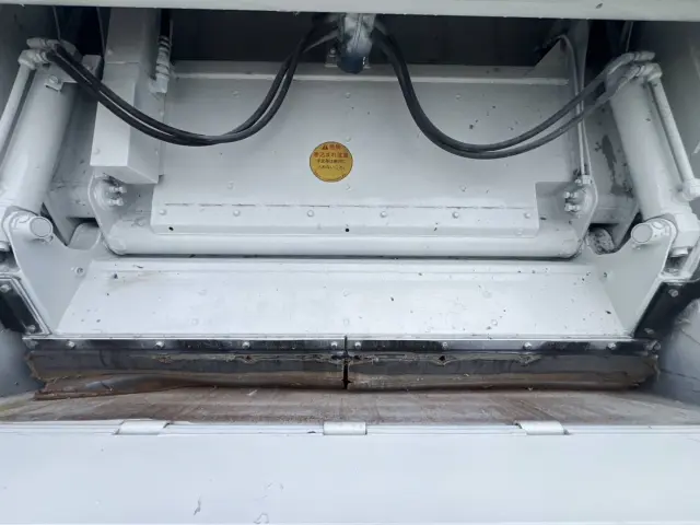 いすゞ エルフ TPG-NPR85N(2WD)の写真10