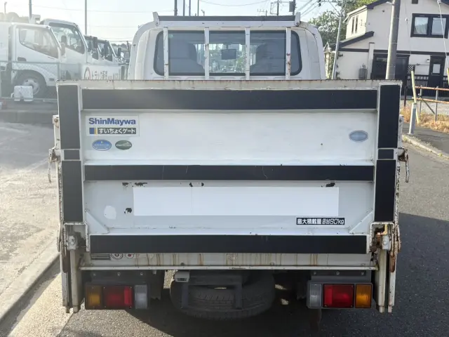 いすゞ エルフ TRG-NHR85A(2WD)の写真8