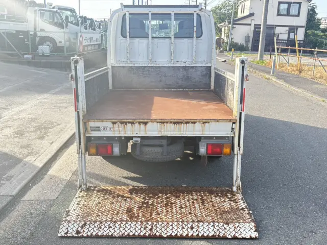 いすゞ エルフ TRG-NHR85A(2WD)の写真9