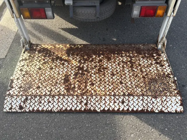 いすゞ エルフ TRG-NHR85A(2WD)の写真10