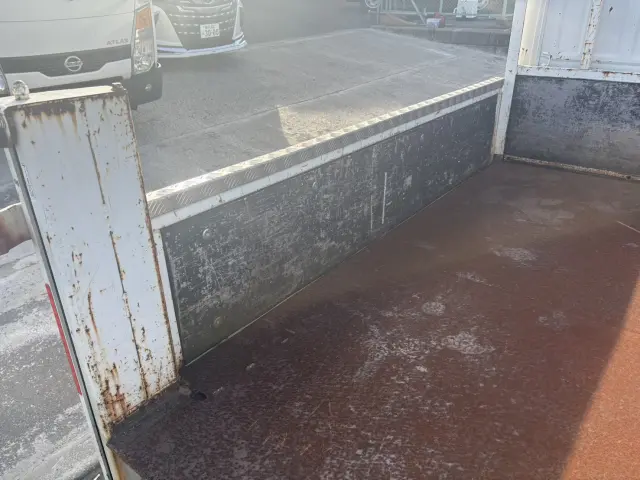 いすゞ エルフ TRG-NHR85A(2WD)の写真13