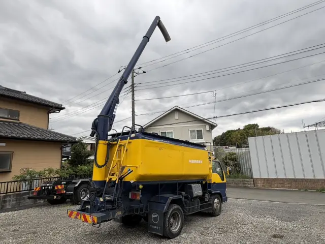 いすゞ エルフ KR-NKR81E3N(2WD)の写真9
