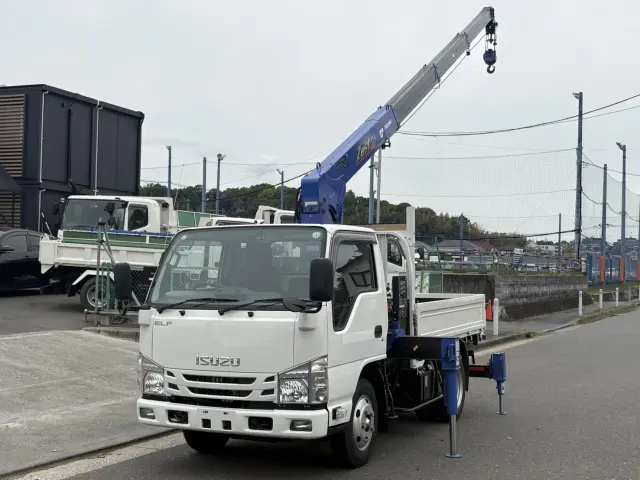 いすゞ エルフ 2RG-NKR88A(2WD)の写真1