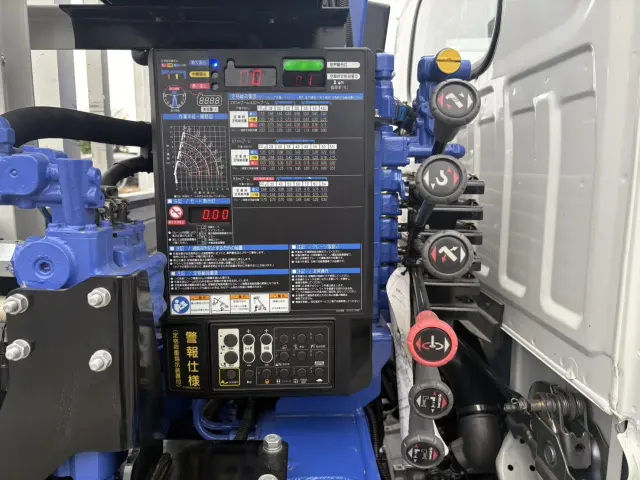 いすゞ エルフ 2RG-NKR88A(2WD)の写真18