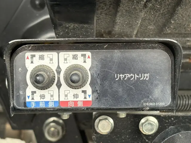 いすゞ エルフ 2RG-NKR88A(2WD)の写真20