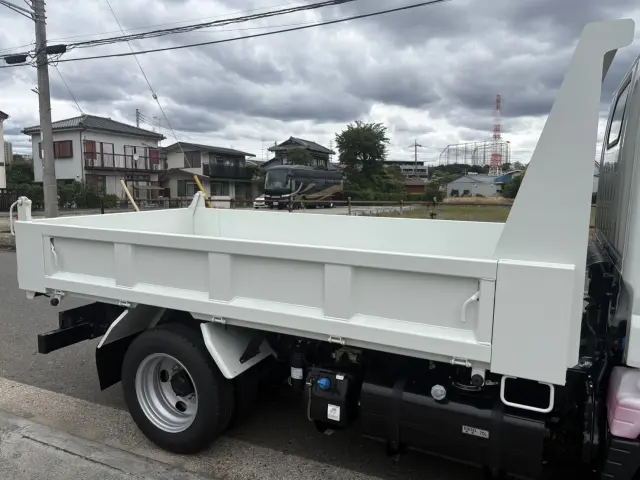 三菱 キャンター 2RG-FBA60(2WD)の写真6