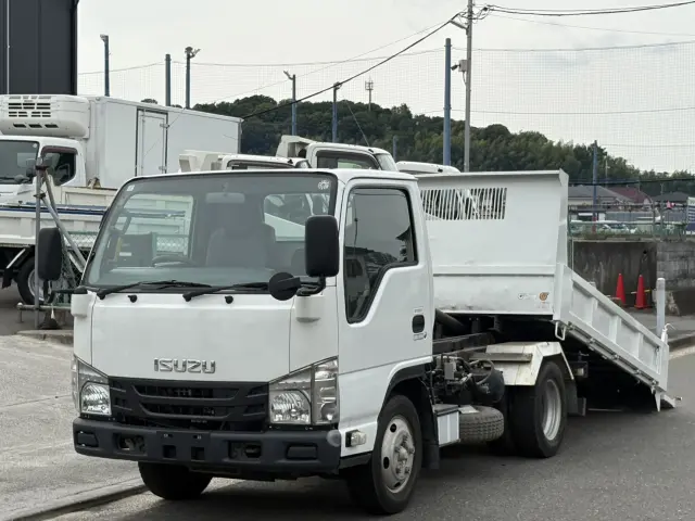 いすゞ エルフ TPG-NKR85AN(2WD)の写真1