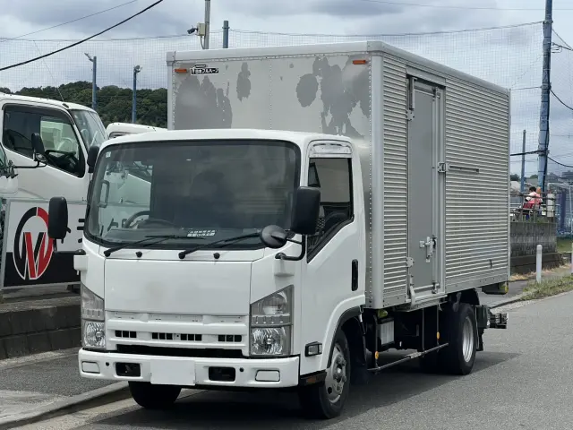 いすゞ エルフ BKG-NMR85AN(2WD)の写真1