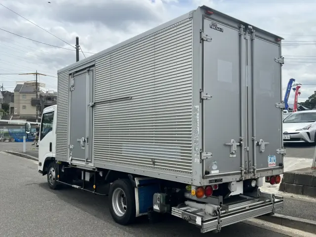 いすゞ エルフ BKG-NMR85AN(2WD)の写真4