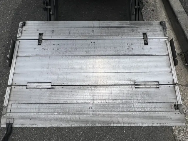 いすゞ エルフ BKG-NMR85AN(2WD)の写真10