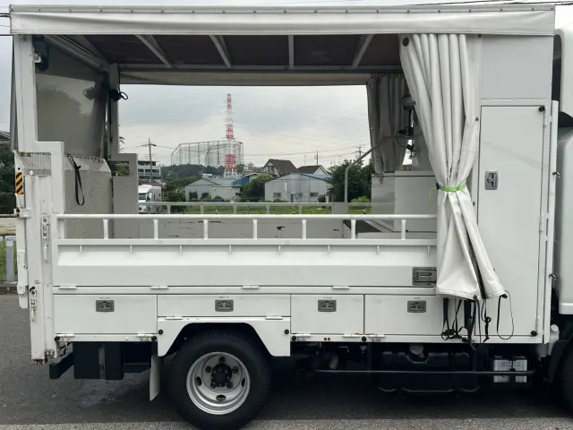 いすゞ エルフ BDG-NMR85N(2WD)の写真6