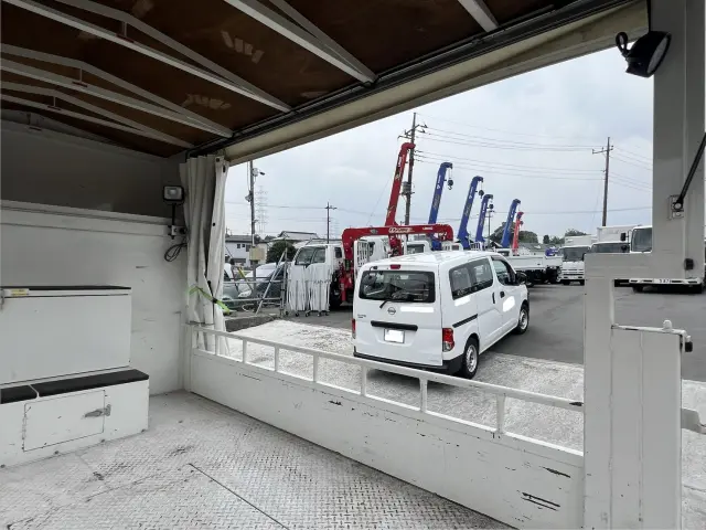 いすゞ エルフ BDG-NMR85N(2WD)の写真13