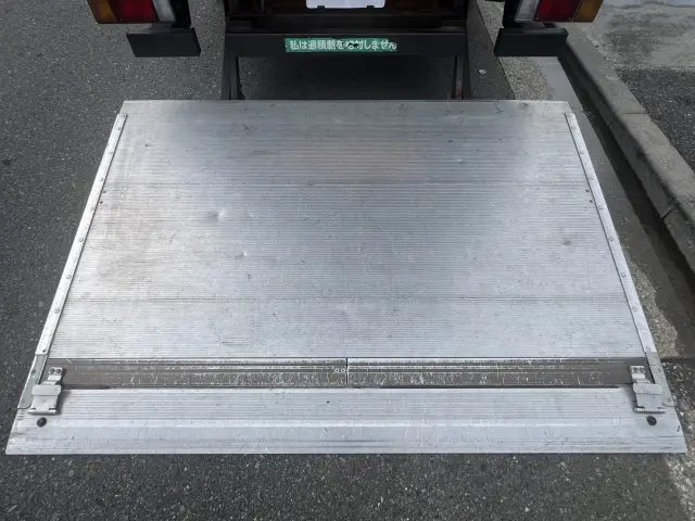 いすゞ エルフ BKG-NPR85AN(2WD)の写真10