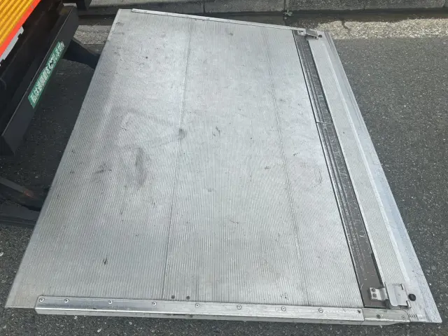 いすゞ エルフ BKG-NPR85AN(2WD)の写真11