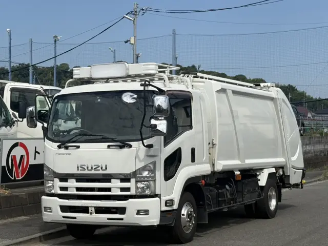 いすゞ フォワード TKG-FRR90S2(2WD)の写真1