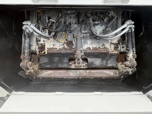 日野 デュトロ TKG-XZU685M(4WD)の写真11