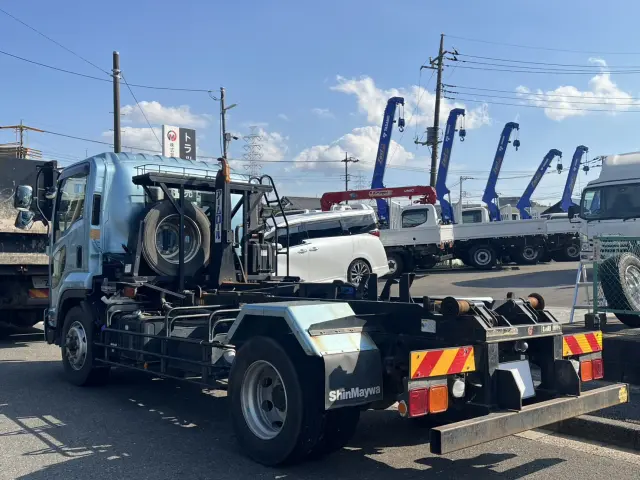 いすゞ フォワード 2PG-FTR90U2(2WD)の写真4