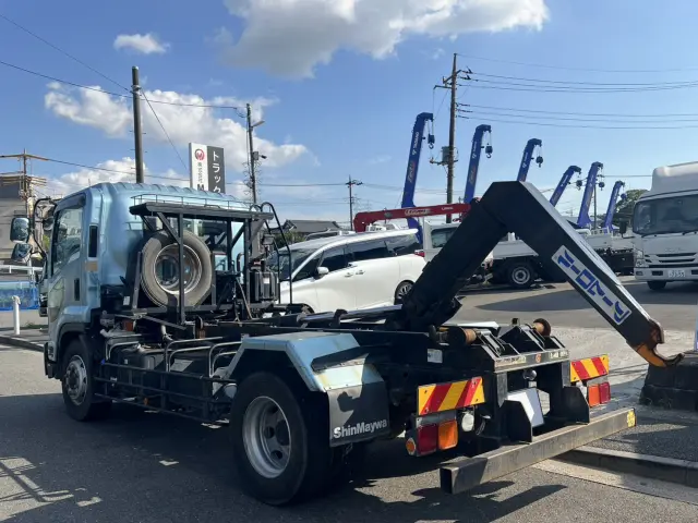 いすゞ フォワード 2PG-FTR90U2(2WD)の写真8