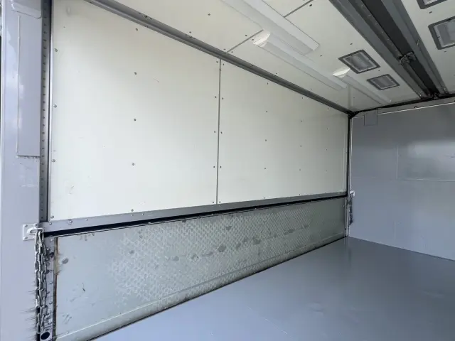 いすゞ エルフ 2RG-NPR88AN(2WD)の写真10