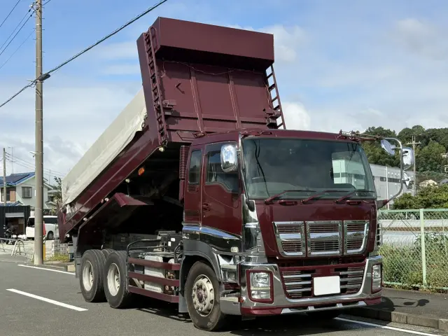 いすゞ ギガ QKG-CXZ77AT(6x2)の写真2