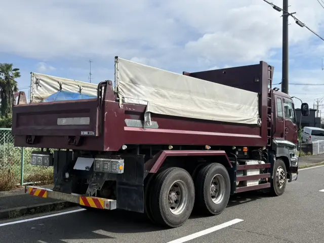いすゞ ギガ QKG-CXZ77AT(6x2)の写真3