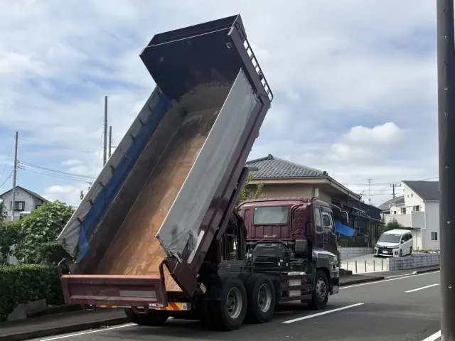 いすゞ ギガ QKG-CXZ77AT(6x2)の写真9