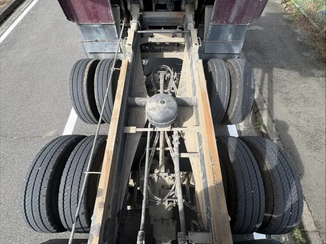 いすゞ ギガ QKG-CXZ77AT(6x2)の写真14