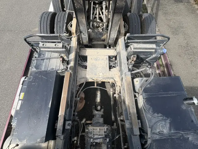 いすゞ ギガ QKG-CXZ77AT(6x2)の写真15