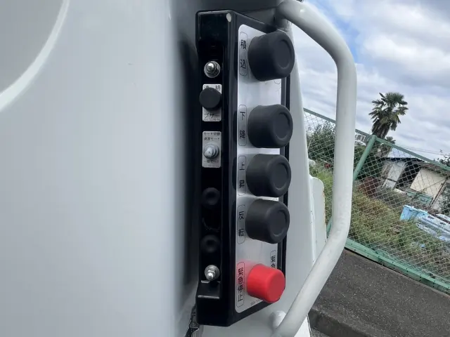 三菱 キャンター 2RG-FEAV0(2WD)の写真15