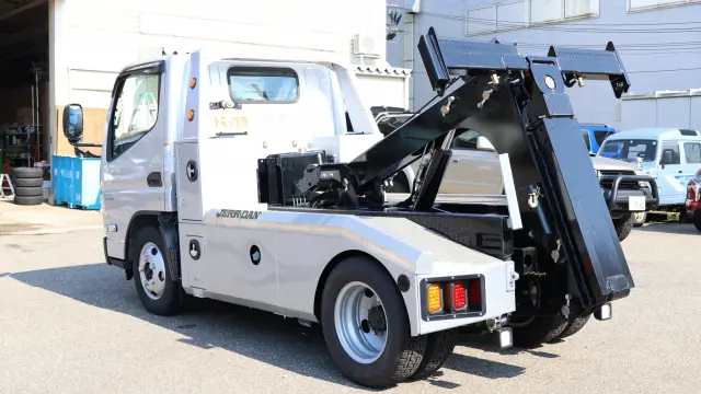 三菱 キャンター 2RG-FDA50(2WD)の写真5