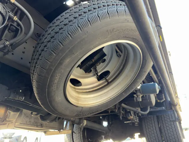 スペアタイヤ|日野 デュトロ 2RG-XZU720M(2WD)の写真27