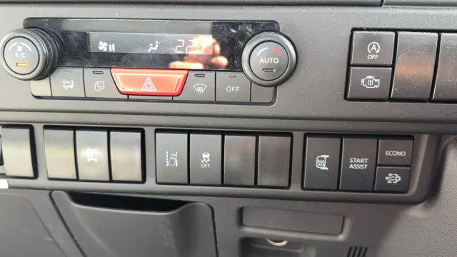 いすゞ エルフ 2RG-NPR88AM(2WD)の写真37