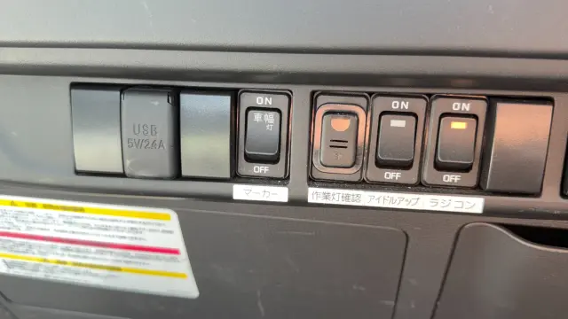 いすゞ エルフ 2RG-NPR88AM(2WD)の写真38