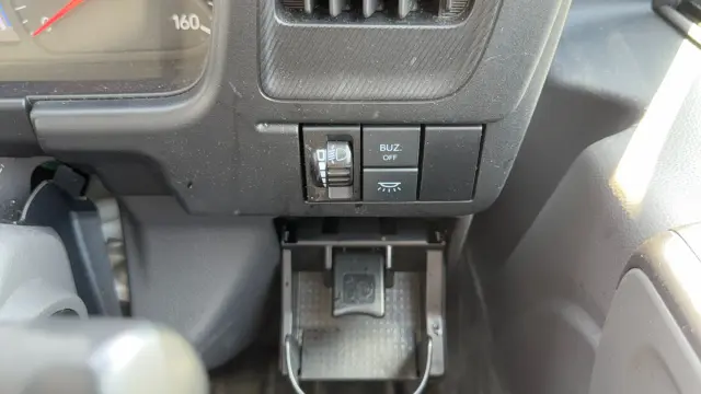 いすゞ エルフ 2RG-NPR88AM(2WD)の写真44