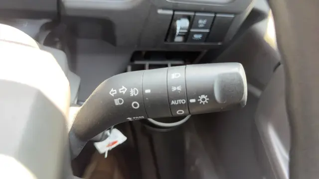 いすゞ エルフ 2RG-NPR88AM(2WD)の写真45