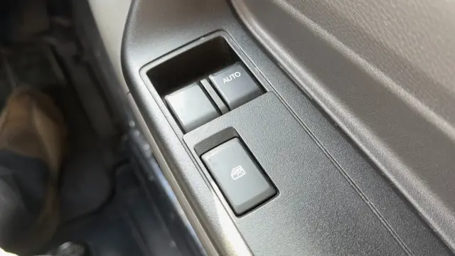 いすゞ エルフ 2RG-NPR88AM(2WD)の写真46