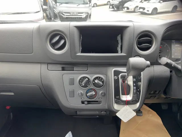 日産 キャラバン 3DF-VN6E26(4WD)の写真13