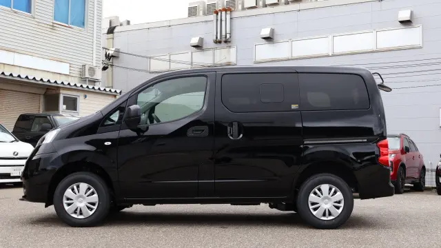 日産 バネットバン 3BF-VNM20(4WD)の写真2